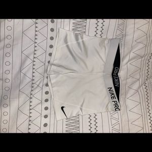 NIKE Pro Shorts L NEW